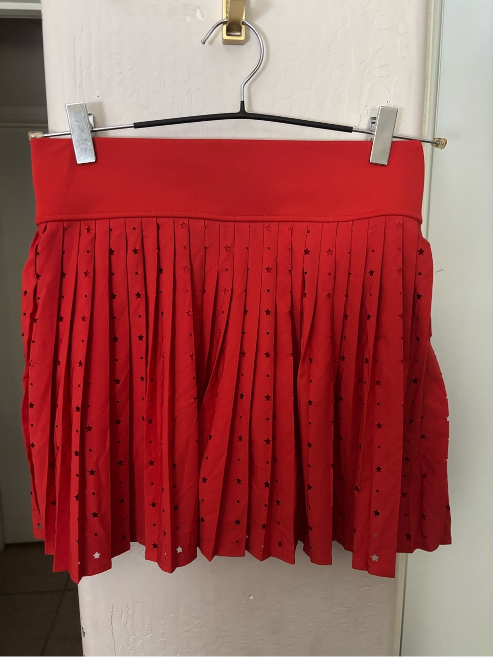 NWT T/S Thrive Red Pleated Star-Print Mini Skort, Size Small